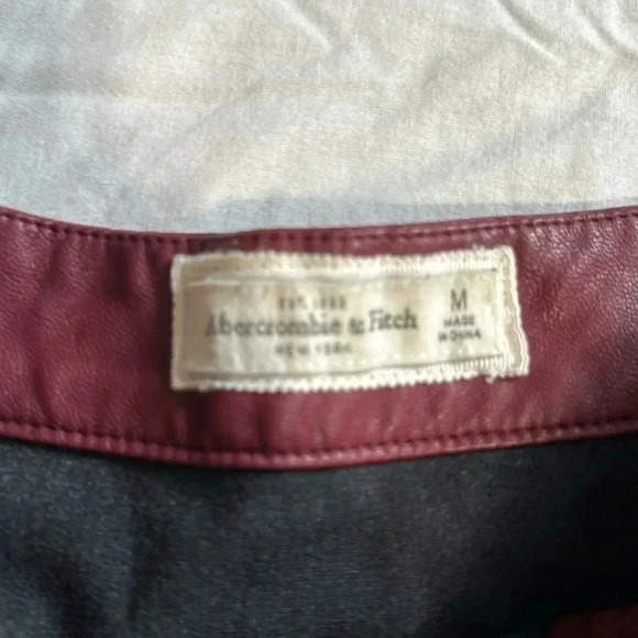 Abercrombie & Fitch Faux Leather Burgundy Skater Skirt Pockets  Size Medium - Picture 2 of 5